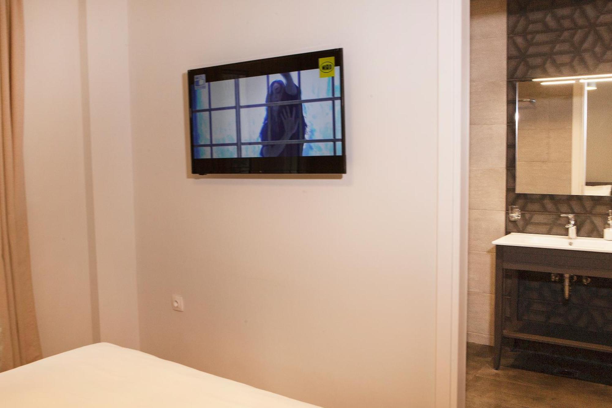 Central Comfy Modern Flat 2 Bedrooms 2 Bathrooms أثينا المظهر الخارجي الصورة