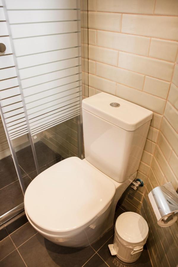 Central Comfy Modern Flat 2 Bedrooms 2 Bathrooms أثينا المظهر الخارجي الصورة